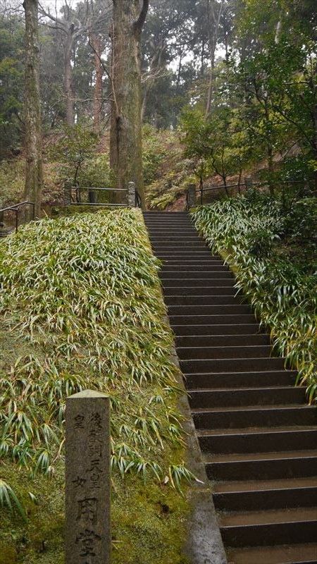 墓地も階段だらけでした