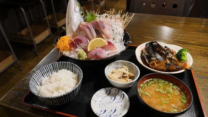 ヤズの姿造り定食