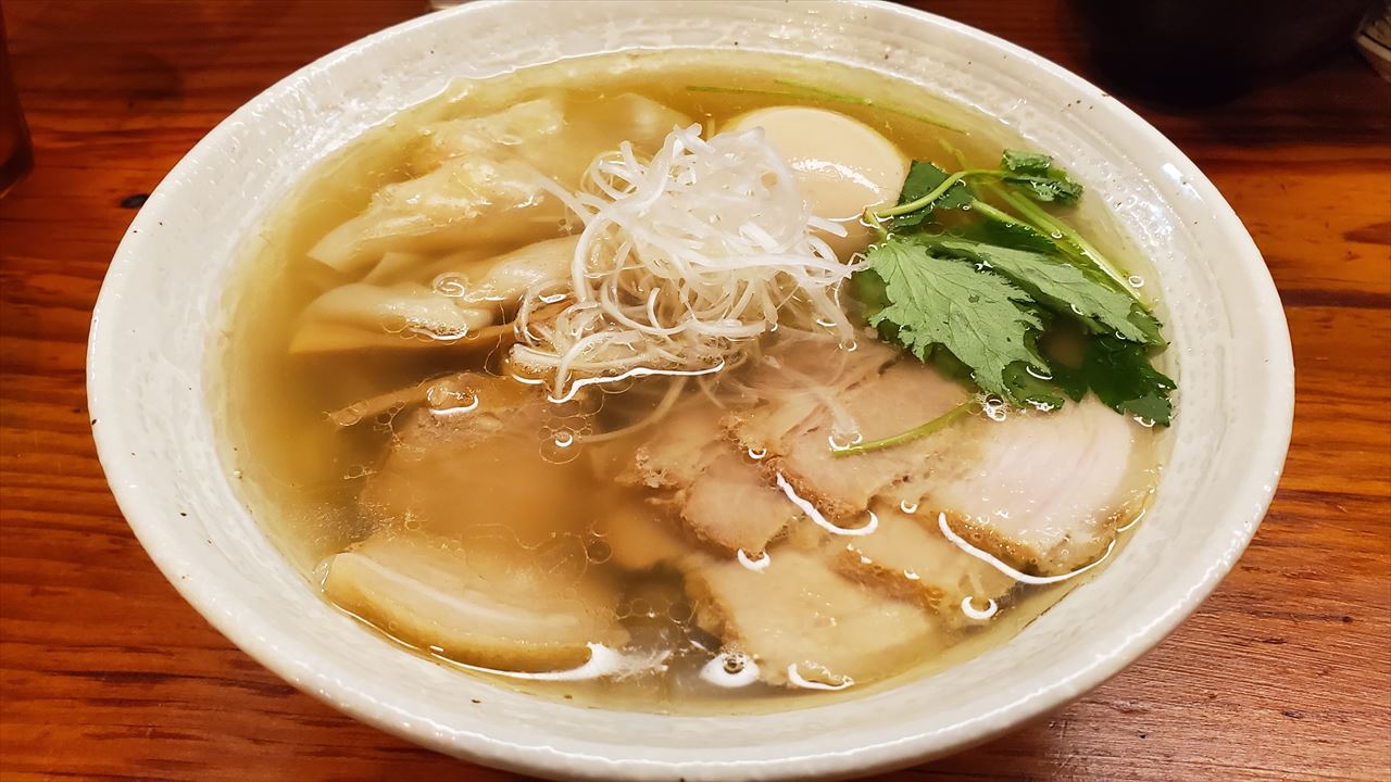 下北沢ナンバーワン うどんの様な塩ラーメン 純手打ち 麺と未来 が美味すぎる